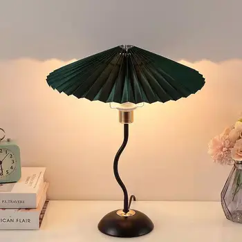 Ретро настолна лампа в скандинавски стил, плиссированная настолна лампа под формата на чадър, декорация за всекидневната, атмосферата спални, лека нощ