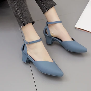 Желе сандали Жените са остри пръсти обтегач каишка на глезена Пролет каучукови обувки модерен дамски дебели токчета 2022 елегантни дамски обувки нови